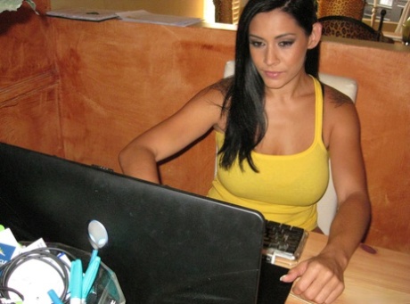 Busty Latina ex-gf Raylene takes selfies of her hanging labia lips