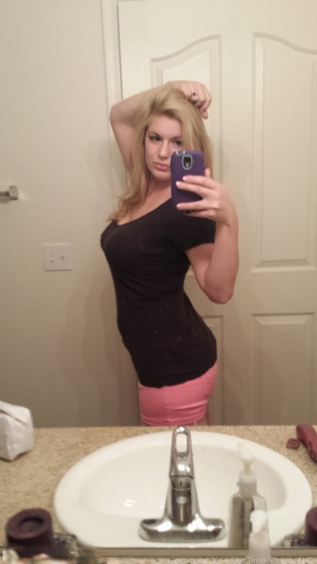 Amateur model Danielle Ftv takes non nude selfies in a variety of outfits