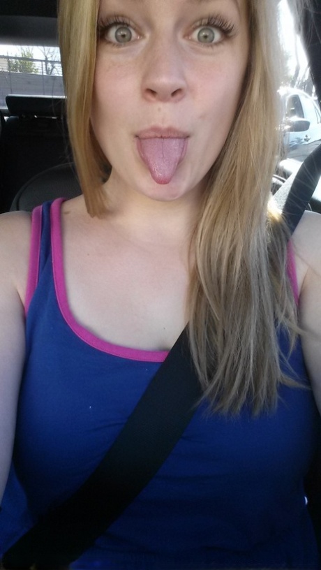 Amateur model Danielle Ftv takes non nude selfies in a variety of outfits