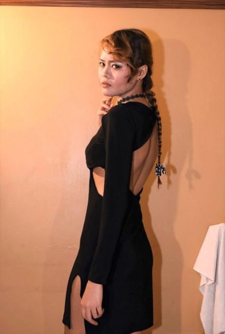 Skinny amateur Sabiera takes a tasty cock in her shaved vagina in a hotel room