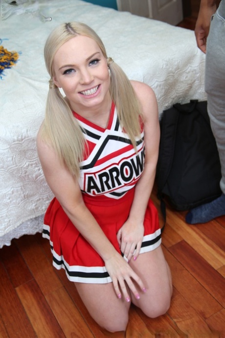 18+ American teen Tiff Bannister has sex with 2 black men at once