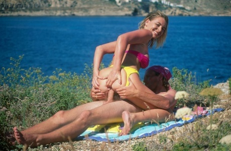 Lusty Baywatch babe got her all holes penetrated and facialed at the beach