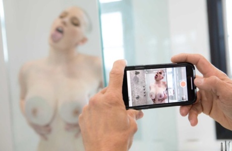 Bald pornstar Riley Nixon exposes her big tits and round ass before sex