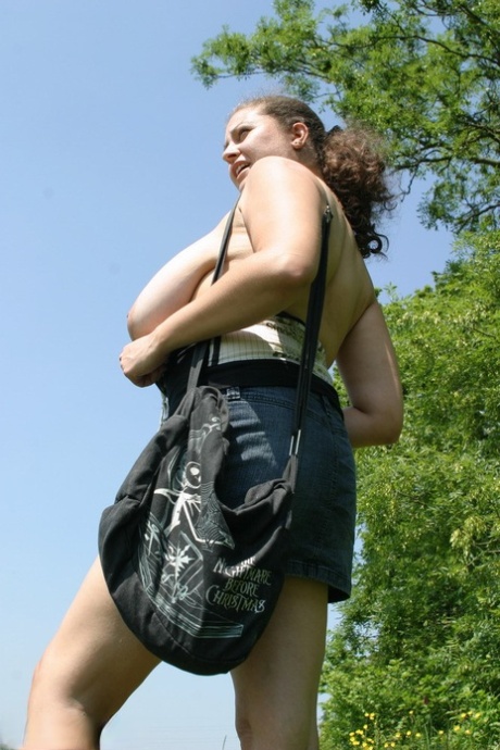 Dirty amateur MILF Denise Davies worships her large melons in the field