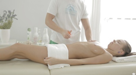 Young hottie with nice ass receive oil massage before hardcore sex