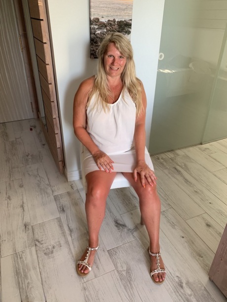 Thick older woman Sweet Susi exposes tan lined tits after hiking up her dress