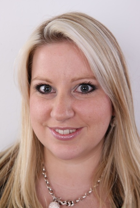 Fat blonde Jana reveals large breasts during her nude modeling debut