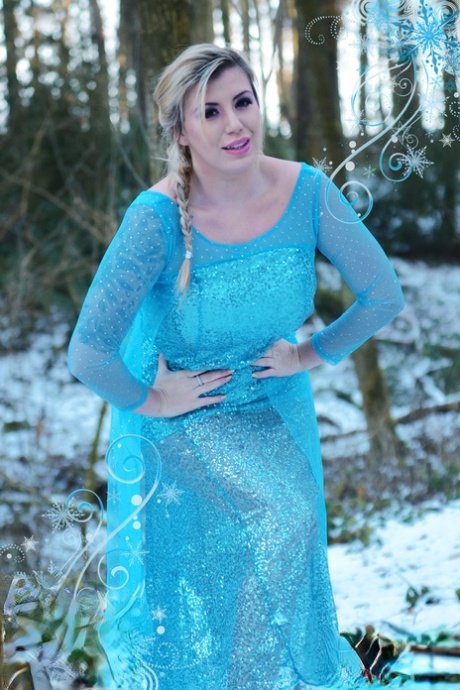 Yuffie Yulan cosplays Elsa from Frozen while displaying her big tits outdoors