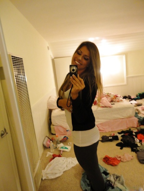 Amateur Bella Beyle strips to make some homemade shots in lingerie