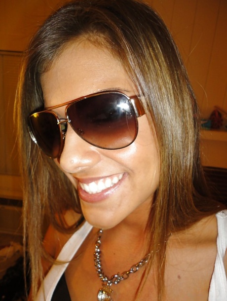 Amateur Bella Beyle strips to make some homemade shots in lingerie