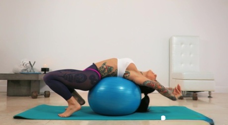 Curvy Joanna Angel gets analized after treating a big cock to an oiled footjob