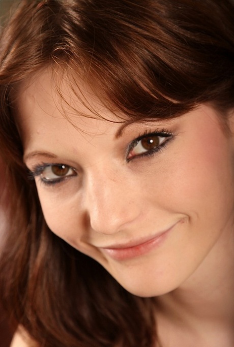 Shnazzy amateur teen Hunter spreads her candle holder on sofa