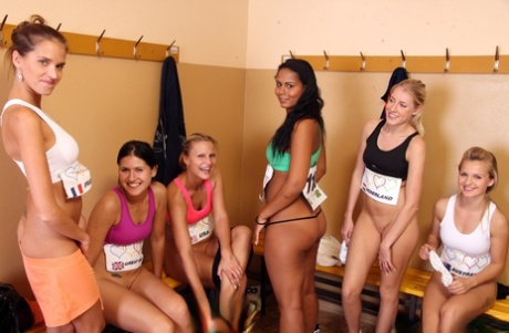 Girls running team show enjoy a hot lesbian pussy licking after game shower