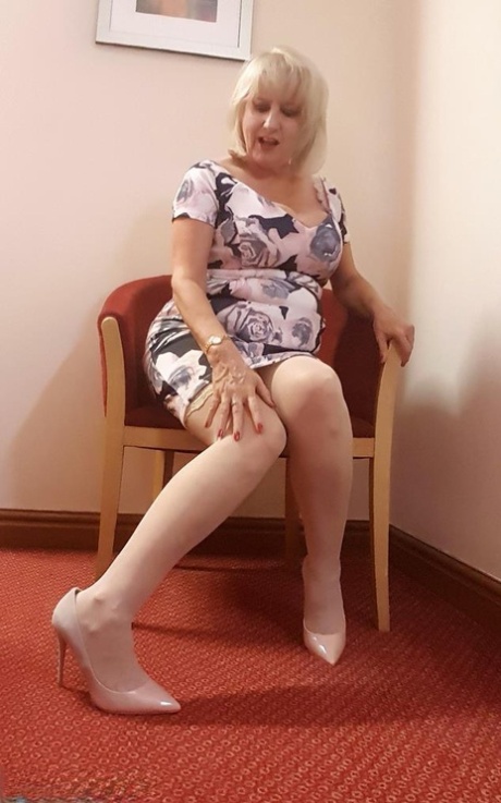 Hot mature blonde Lorna Blu exposes her big BBW tits & bald pussy on her knees