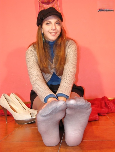Ginger babe with skinny feet Eleonora is so dazzling and wonderful
