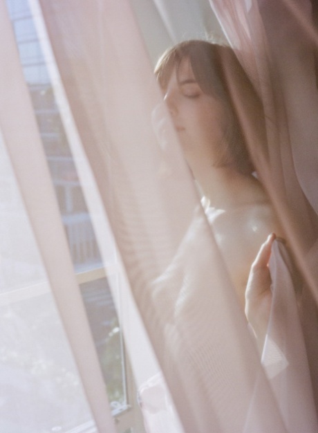 Naked hotties with nice tits Emily Bloom & Liara Roux pet nude in the window