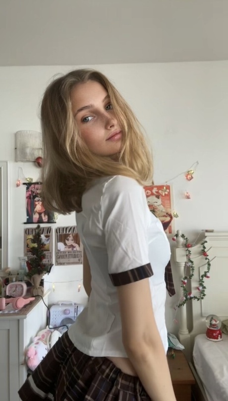 OnlyFans Mara Petite Mara Petite