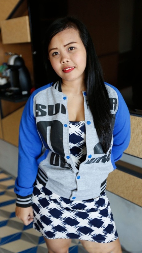 Asian amateur Ice B exposes her big booty and takes a dick in POV action