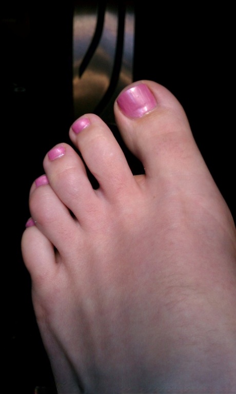 Blonde amateur Danielle takes non nude selfies of her daily life