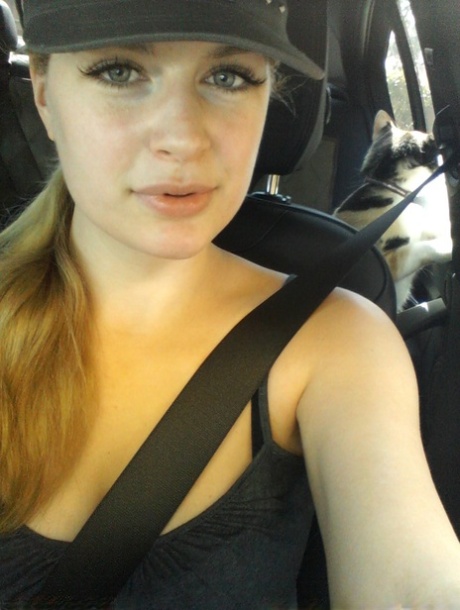 Blonde amateur Danielle takes non nude selfies of her daily life