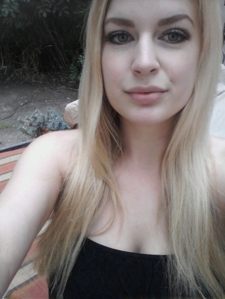 Blonde amateur Danielle takes non nude selfies of her daily life