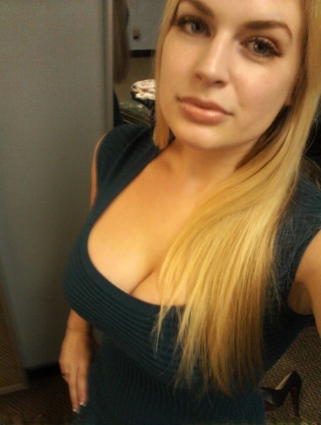 Blonde amateur Danielle takes non nude selfies of her daily life