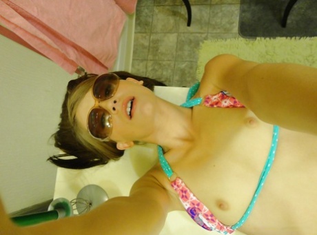 Teen babe in sun glasses Sensi Pearl poses naked in front of the mirror