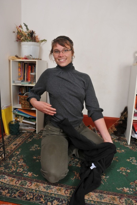 Curvy amateur Artemisia shows off her big booty & spreads her hairy pussy