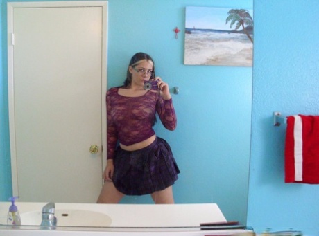 Geeky amateur babe rubs her big boobs and shows her monster ass in a solo