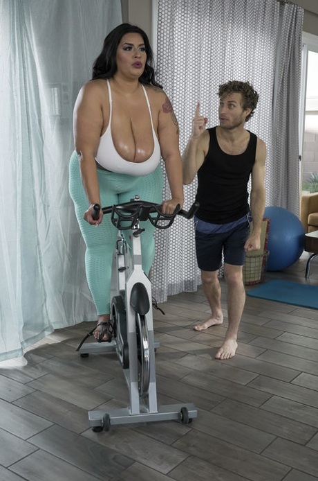 Tattooed fatty Sofia Rose shows her monster juggs & gets rammed on a yoga mat