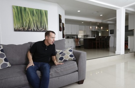 Busty MILF Rachel Starr rides her muff on a strong cock & gets her tits jizzed