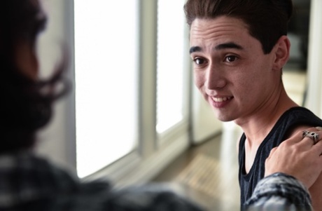 Hot mom Ryder Skye enjoys threesome action with stepdaughter Rosalyn Sphinx